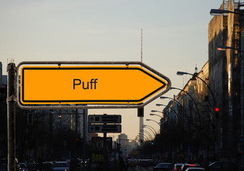 Obraz premium Strassenschild 37 - Puff