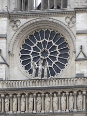 Fototapeta na wymiar Vitraux cathédrale Notre-Dame Paris 