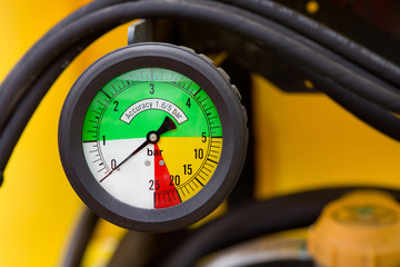 Colorful manometer