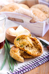 Cheddar & chive beer dampers