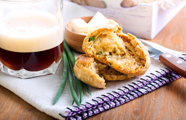 Cheddar & chive beer dampers