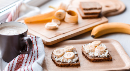 sandwich with banana