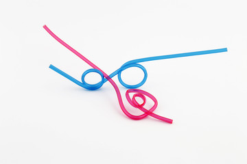 Strohhalme pink und blau