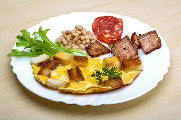 Breakfast with eggs, bacon and beans