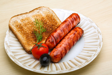 Grilled sausages with toast