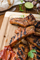 Grilled Spareribs in spicy marinade with beer and rustic bread