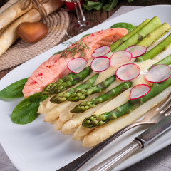 Asparagus with salmon