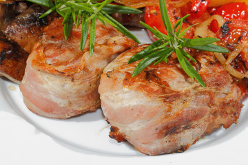 Gegrillte Schweinemedaillons,Champignons, Paprika, Tomaten