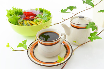 新鮮なサラダと珈琲