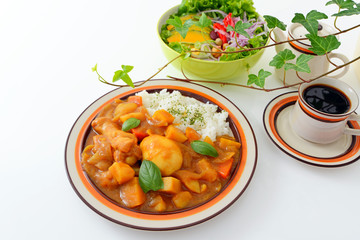 美味しそうなカレーライスと珈琲