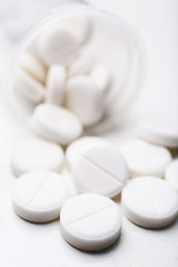 Fototapeta na wymiar Pile of white pills, closeup