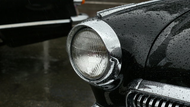 Front view of a old car.

