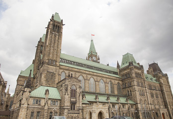 center block of parlaiment buildings in Ottawa