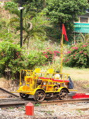 self-propelled car for railroad inspection