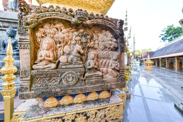 Wat Prathatsuthone, Phare

