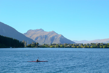 Obraz premium Kayaking in Lake Wakatipu in Early Morning