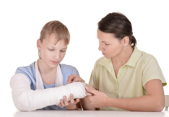 doctor and young boy with a broken arm