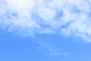 Obraz premium Clear blue sky with white cloud