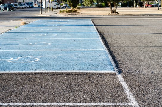Plazas de aparcamiento para minusvalidos