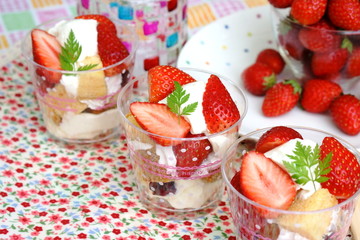 苺のトライフル