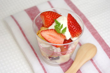 苺のトライフル