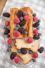 Käsekuchen mit Beeren