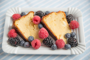 Käsekuchen mit Beeren