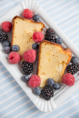 Käsekuchen mit Beeren