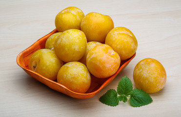 Yellow plums