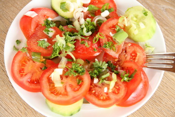 Tomatensalat mit Gurke
