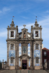 Fototapeta na wymiar Church of Saint Ildefonso in Porto