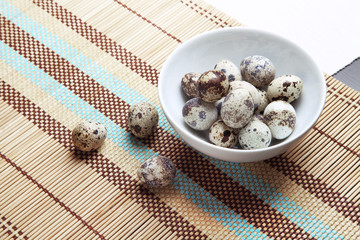 Image of quail eggs in a bowl on a table