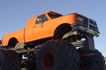 bigfoot voiture4X4 avec gros pneus © hdemestier