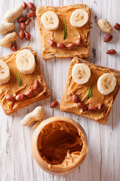 Sandwiches with peanut butter and banana for children