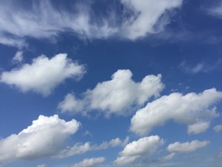 Obraz premium Cloudy blue sky