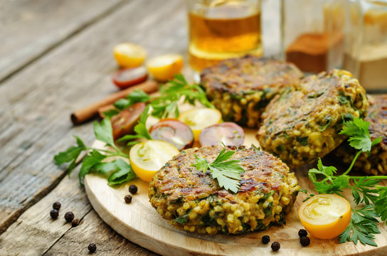 spicy vegan curry burgers with millet, chickpeas and herbs