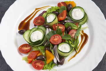 Вкусный греческий салат с сыром Фета