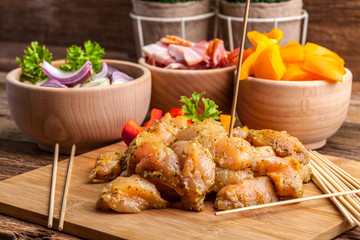 Ingredients to prepare skewers.