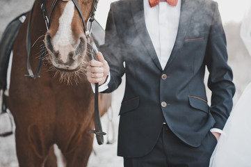 The man conducts on uzdets of a horse 2790.