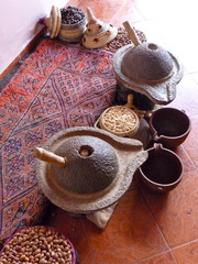 Mörser und orientalische Gewürze 