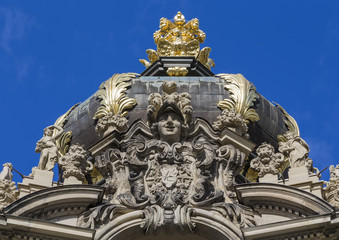 Fototapeta na wymiar Decorative moldings at the top of the gate Zwinger