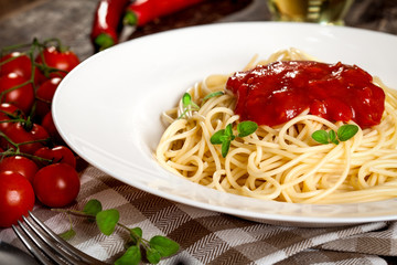 Spaghetti with tomato sauce