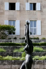 Cercles muraux Monument artistique Sculpture byIvan Metrović in front of his museum in Split.
