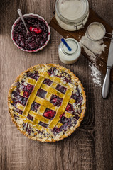 Shortbread tart with cherries