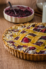 Shortbread tart with cherries