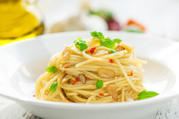 Pasta, Spageti olive oil and peperoncino