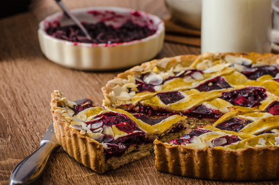 Shortbread Tart With Cherries