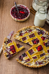 Shortbread tart with cherries
