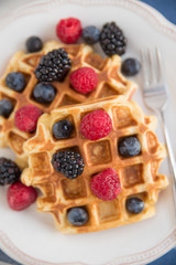 Belgische Waffeln mit frischen Beeren