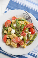 Tortellini mit Spargel und Tomaten